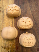 Load image into Gallery viewer, 0000 Pumpkins