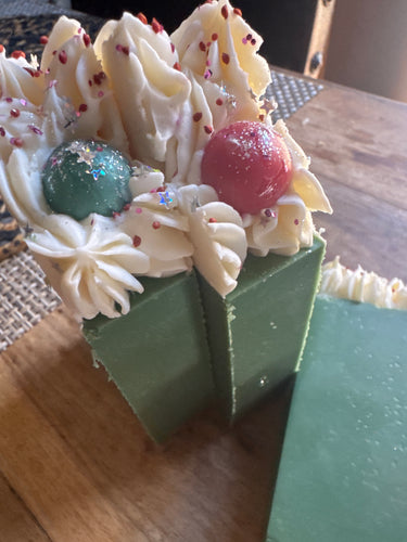 0000 PREORDER MISTLETOE - Ships 11/21