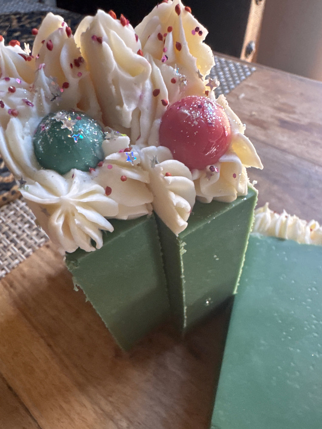 0000 PREORDER MISTLETOE - Ships 11/21